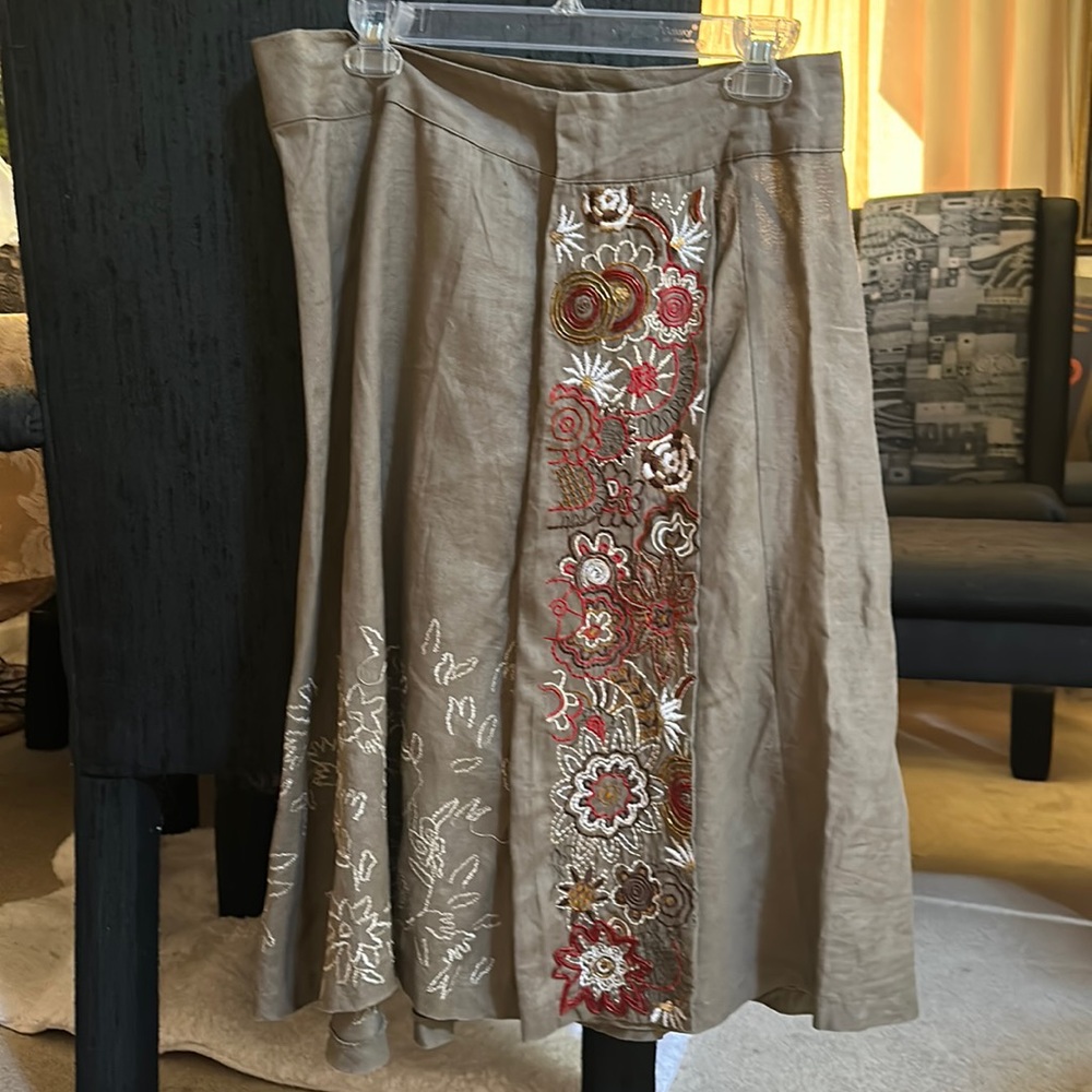 100% linen midi skirt with floral stitching